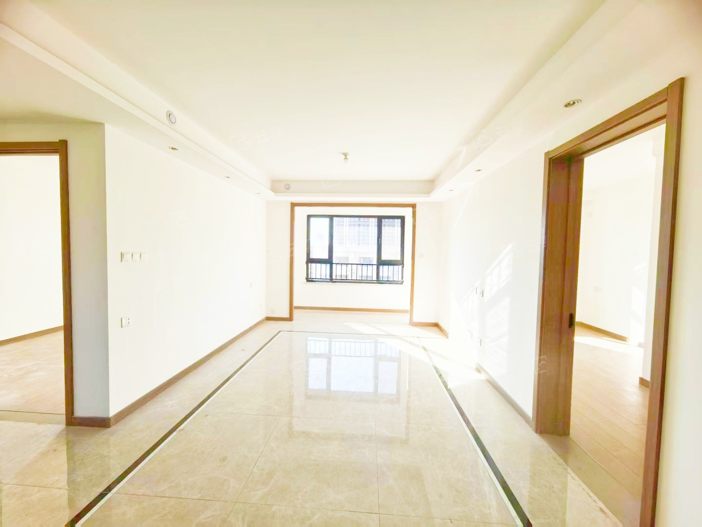 3室2厅1卫龙湖天境