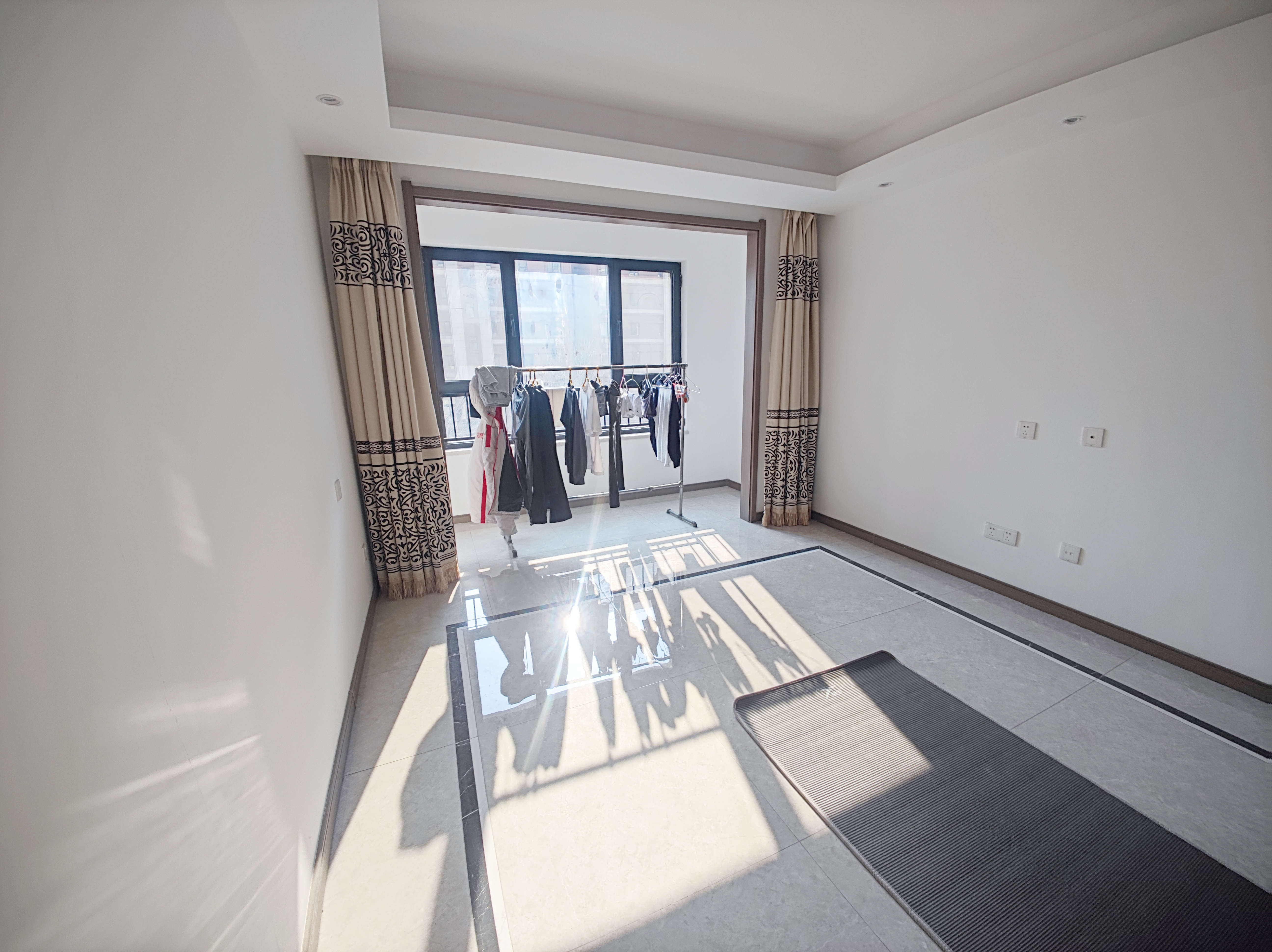 3室2厅1卫龙湖天境